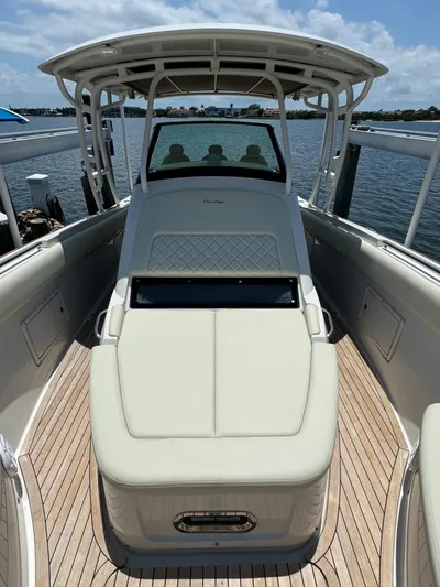  Yacht Photos Pics 2016 Chris-Craft Catalina 34 boat with spacious deck and comfortable seating.