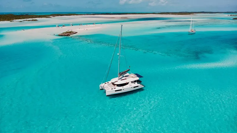 Defiance Yacht Photos Pics 