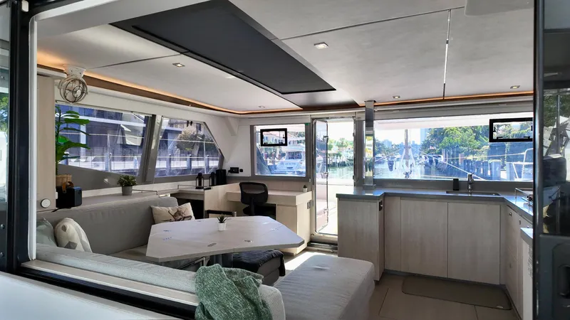 Defiance Yacht Photos Pics 