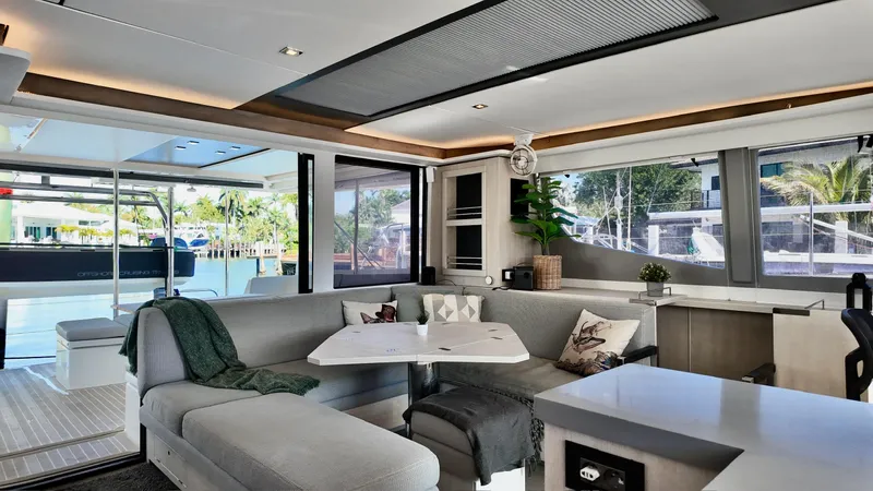 Defiance Yacht Photos Pics 