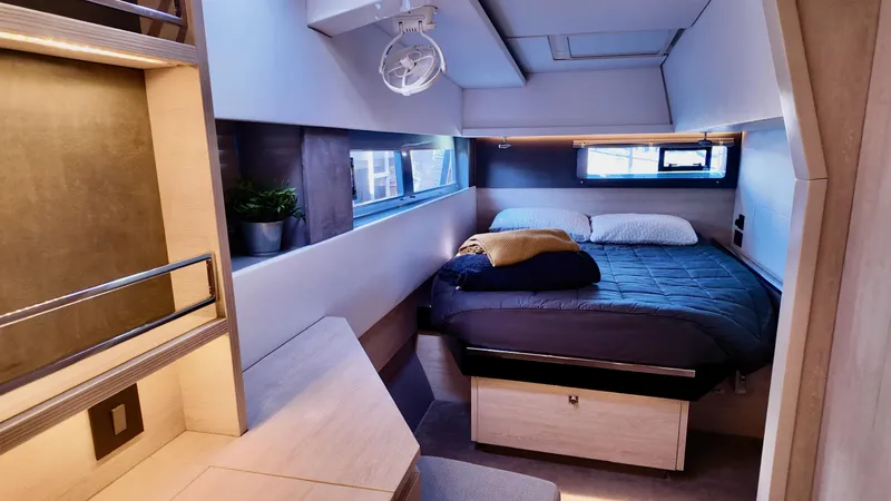 Defiance Yacht Photos Pics 