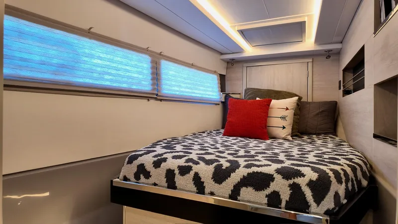 Defiance Yacht Photos Pics 