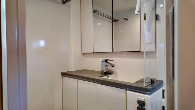 Defiance Yacht Photos Pics 