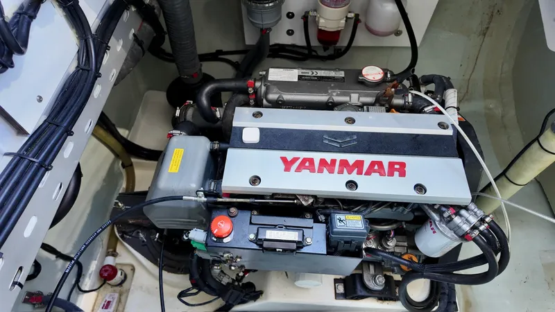 Defiance Yacht Photos Pics 