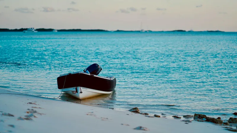 Defiance Yacht Photos Pics 