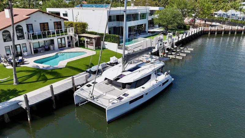 Defiance Yacht Photos Pics 