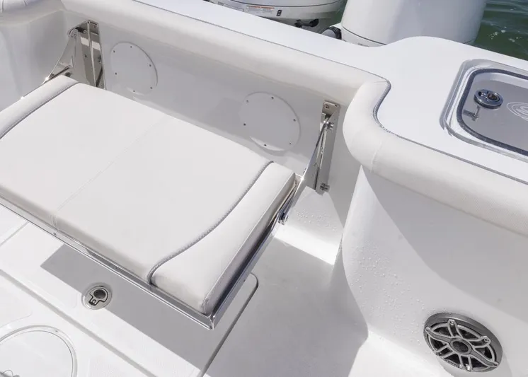  Yacht Photos Pics 2026 Sea Hunt Gamefish 27 Forward Seating, featuring a sleek white interior with foldable seating.