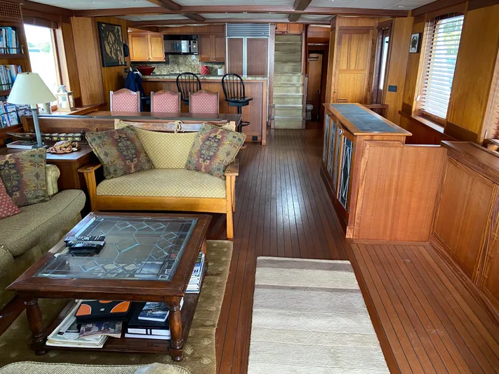 Meander Yacht Photos Pics Interior of a 2003 Northern Marine Pilothouse Trawler, cozy and elegantly furnished.