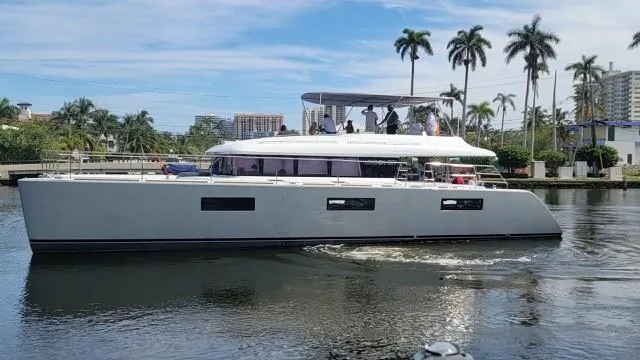 London Sky Yacht Photos Pics 
