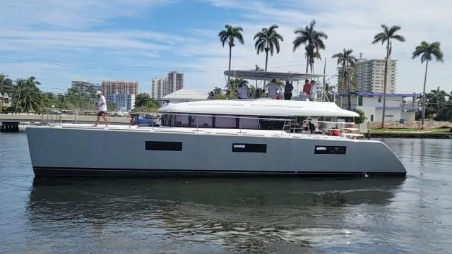 London Sky Yacht Photos Pics 