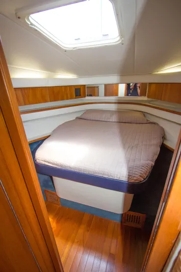Sparrow Yacht Photos Pics 1995 Tiara Yachts 4000 Express cabin with bed, wooden interior, and overhead skylight.