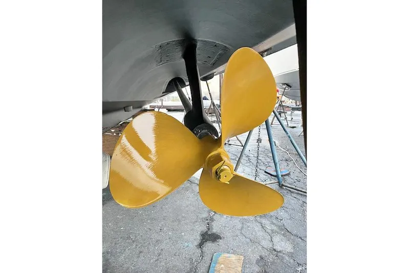Sparrow Yacht Photos Pics Propeller of 1995 Tiara Yachts 4000 Express, displayed on a boatyard stand.