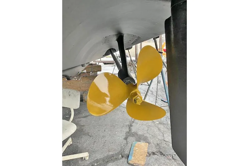 Sparrow Yacht Photos Pics Yellow propeller of a 1995 Tiara Yachts 4000 Express, dockside view.