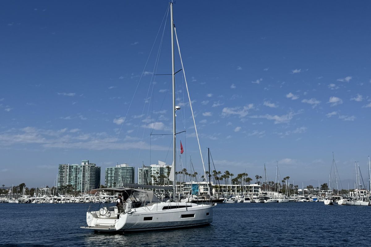 2022 Beneteau 42 