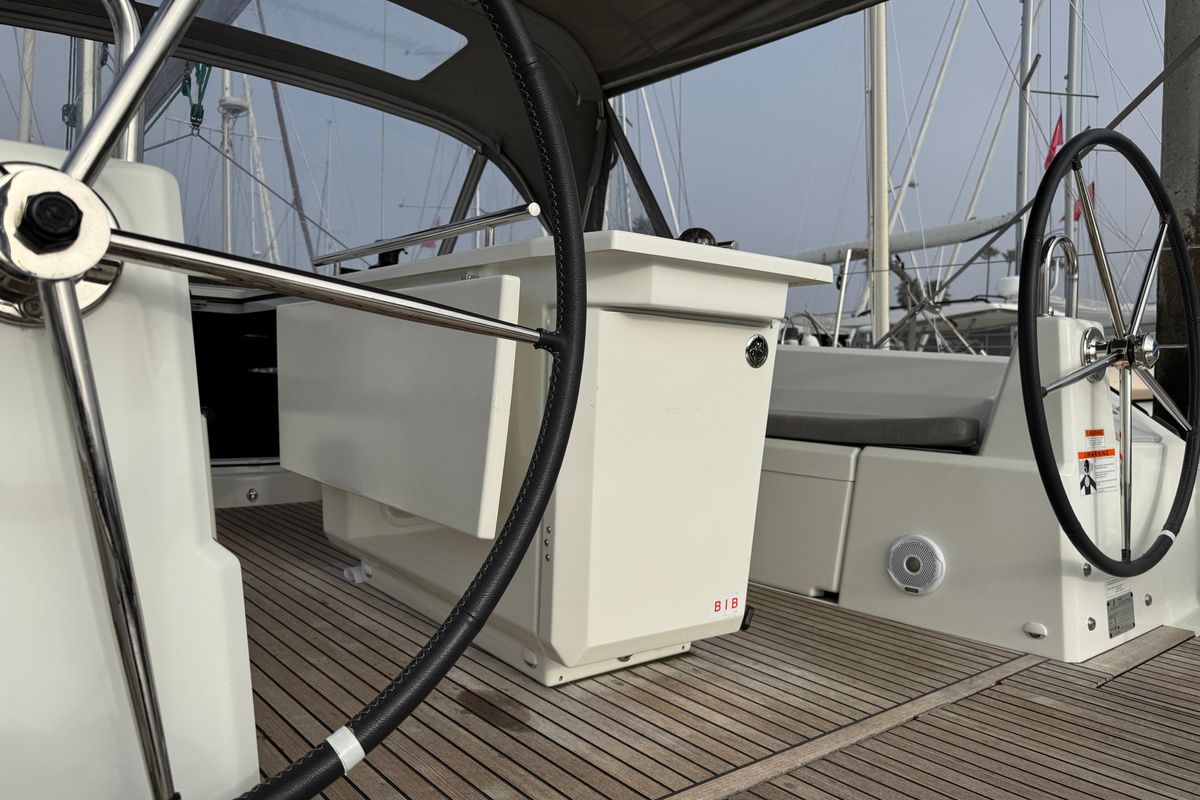 2022 Beneteau 42 