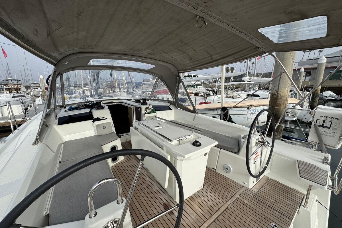 2022 Beneteau 42 