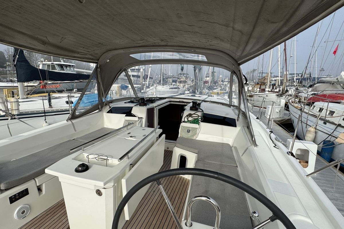 2022 Beneteau 42 