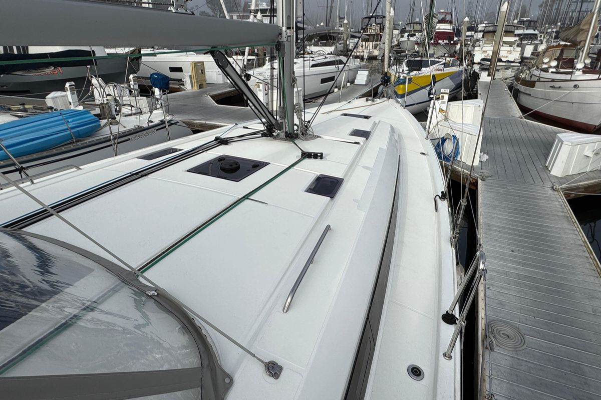 2022 Beneteau 42 