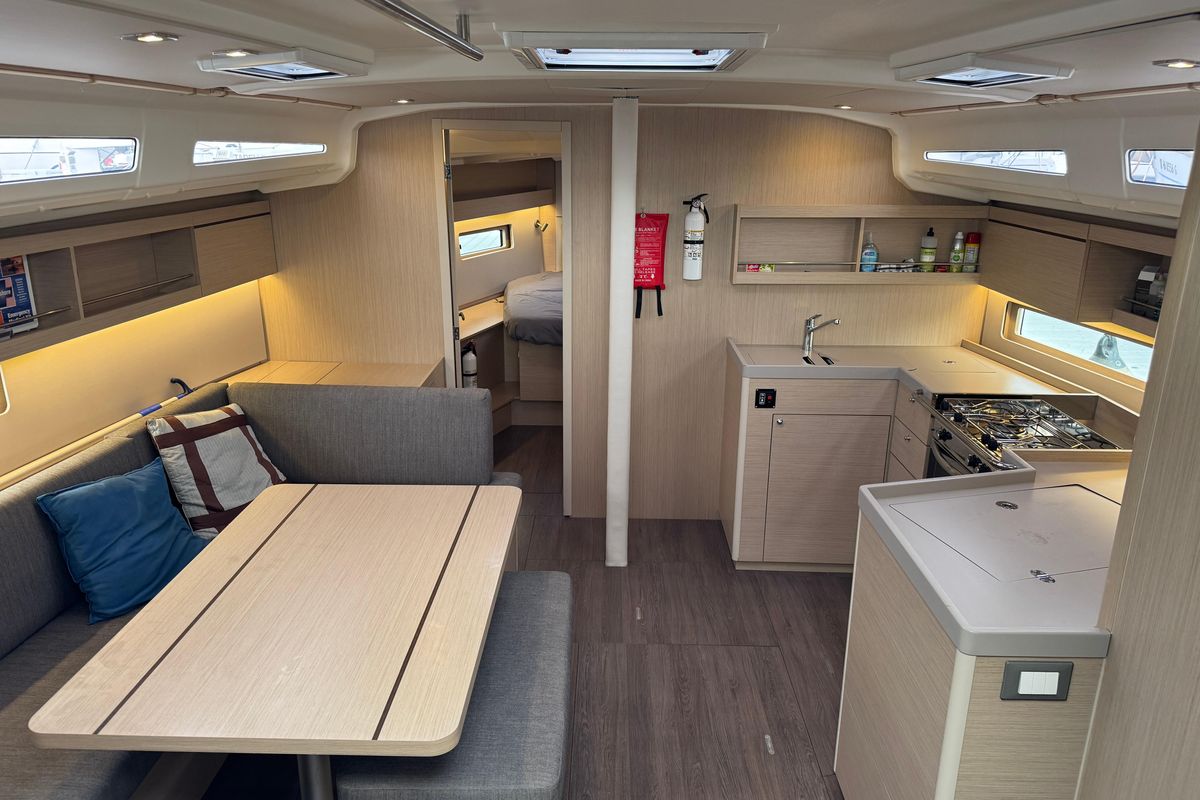 2022 Beneteau 42 