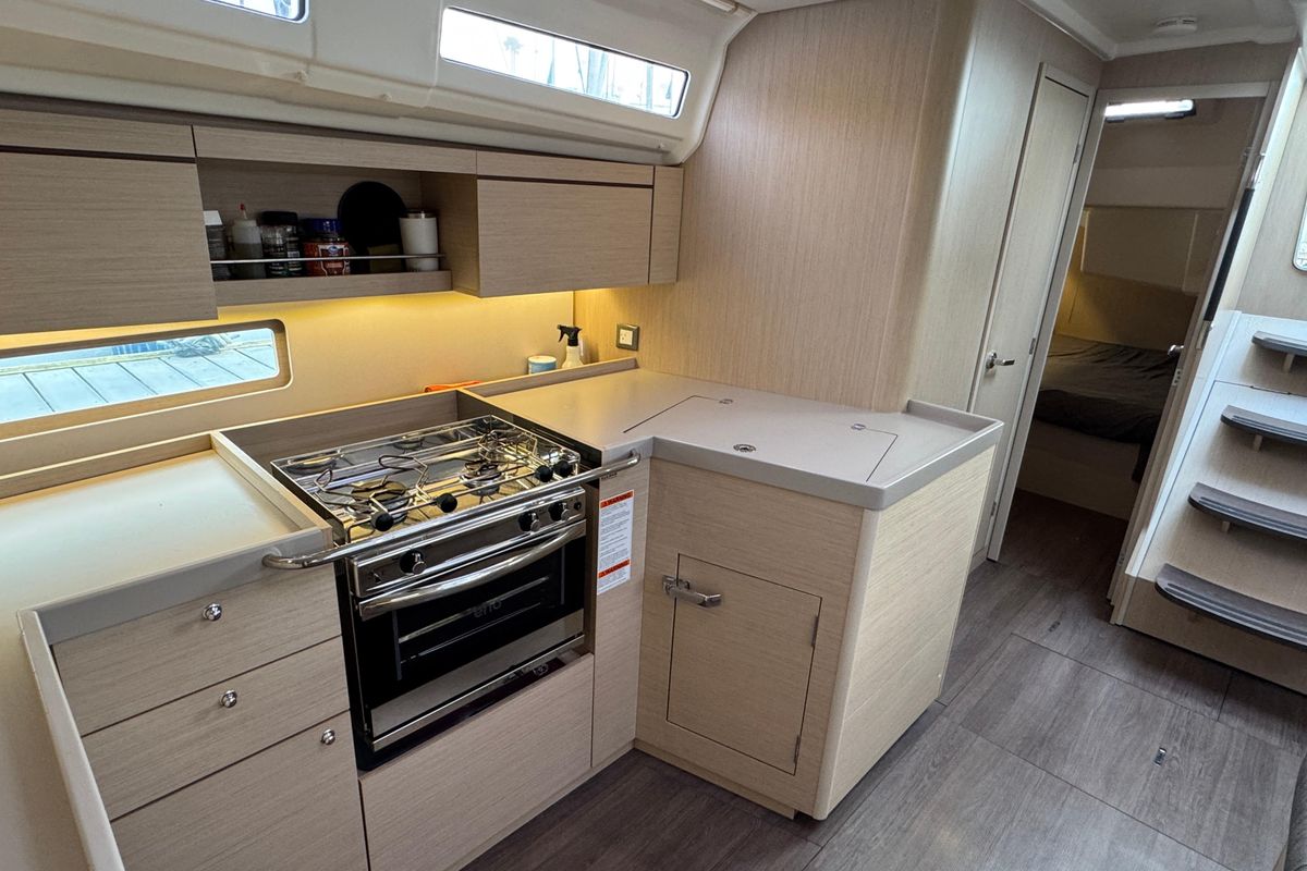 2022 Beneteau 42 