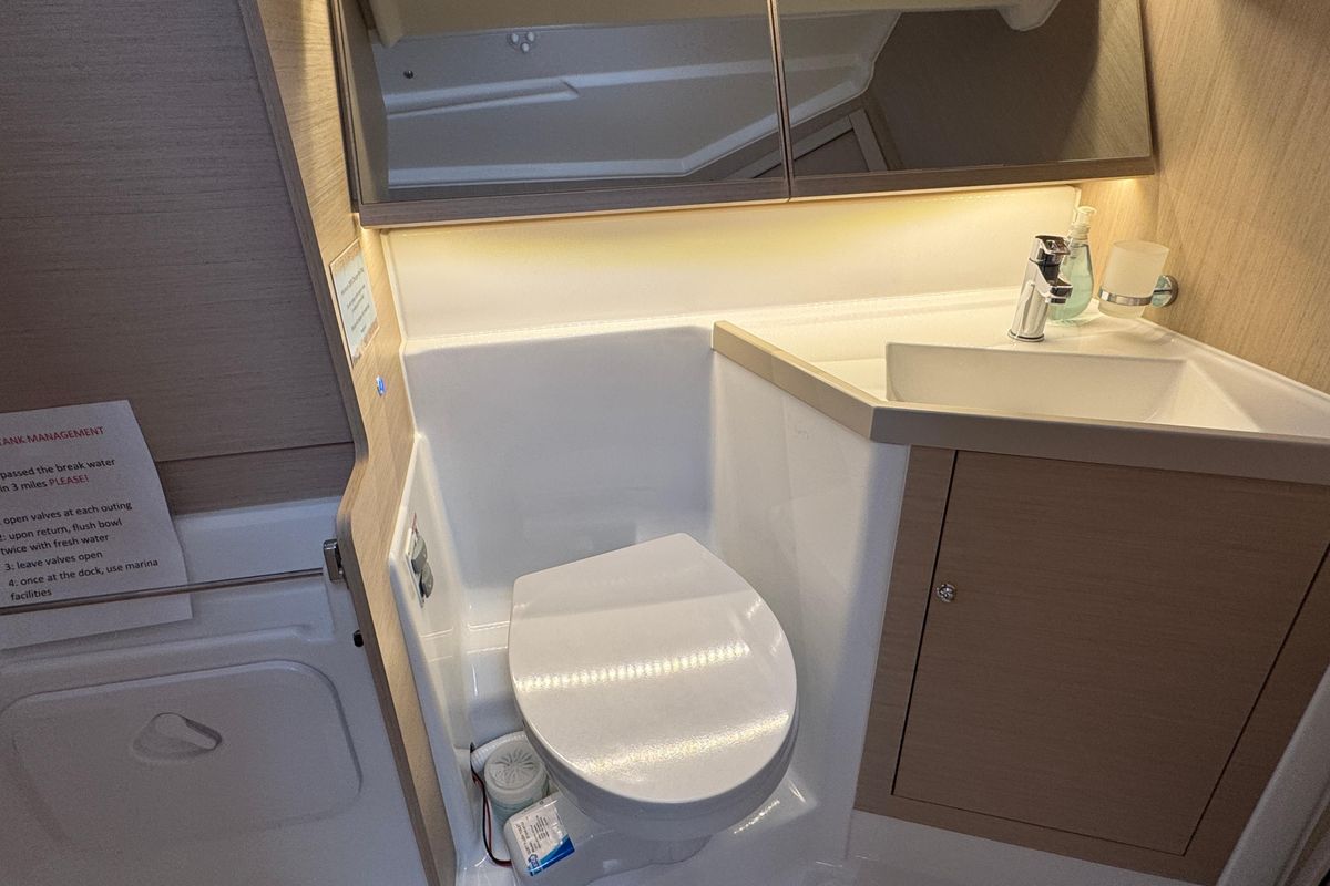 2022 Beneteau 42 