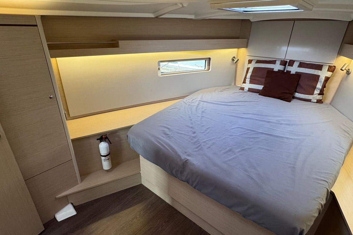 2022 Beneteau 42 