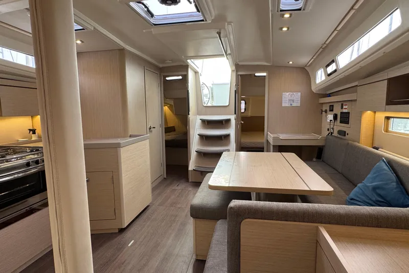 Madras Yacht Photos Pics Interior of 2022 Beneteau Oceanis 40.1 yacht, featuring modern design and spacious layout.