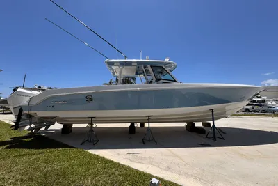 Boston Whaler 380 Outrage