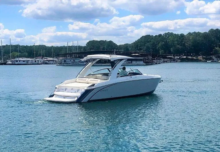  Yacht Photos Pics 2021-COBALT-R30