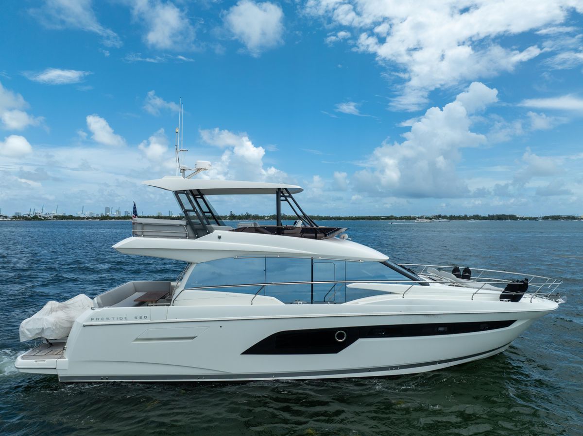 2023 Prestige 52 