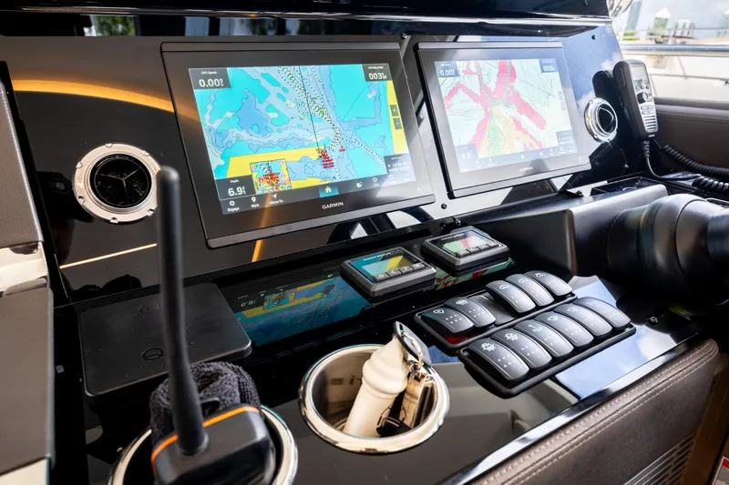 Soiral Yacht Photos Pics 