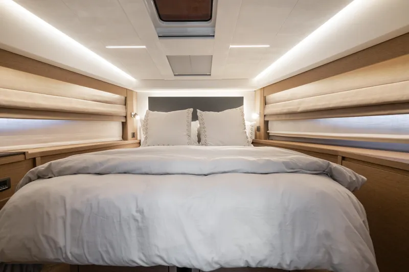 Soiral Yacht Photos Pics 