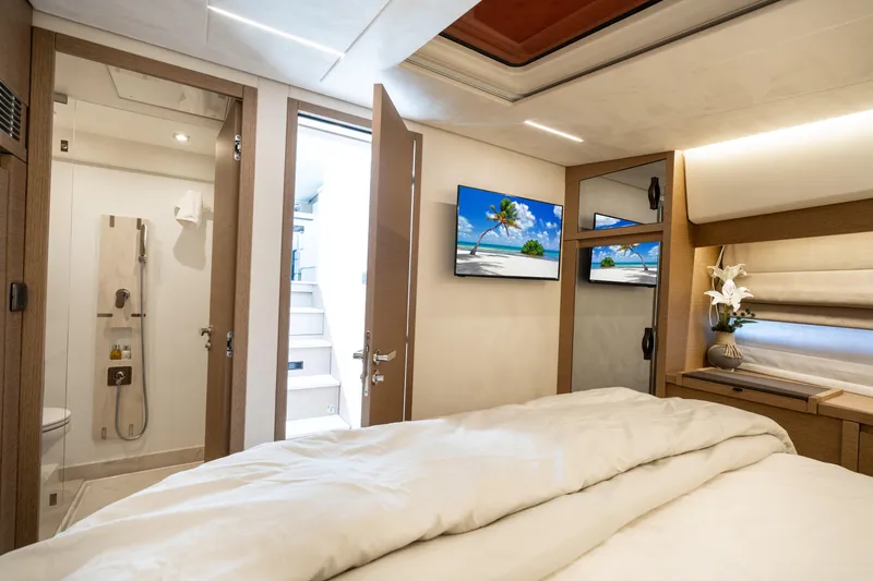 Soiral Yacht Photos Pics 