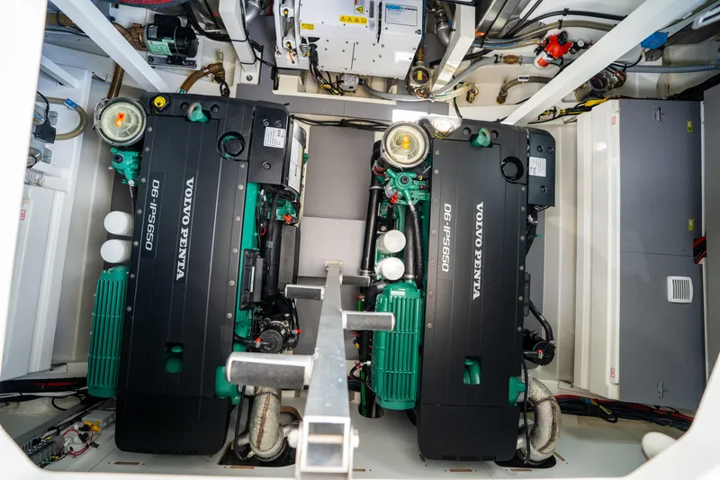 Soiral Yacht Photos Pics 