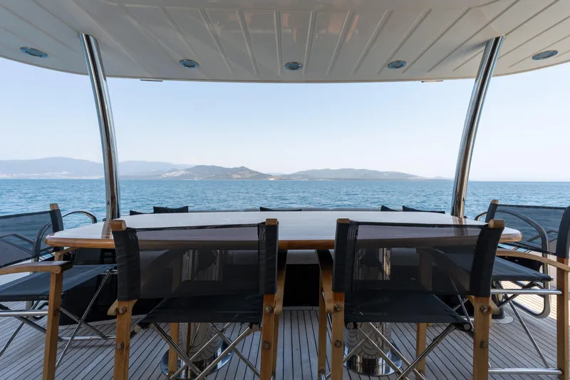 Mello Yacht Photos Pics Luxury Sunseeker 86 Yacht 2008, featuring elegant outdoor dining area with ocean view.