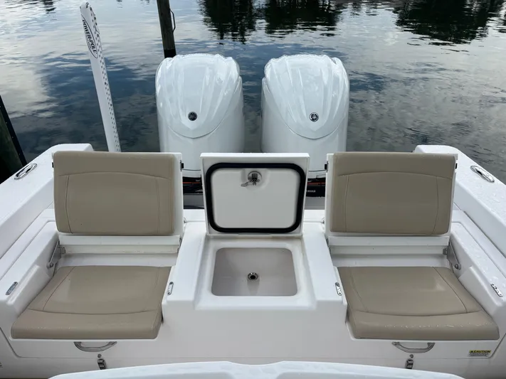  Yacht Photos Pics 2022 EVERGLADES 273 CC - Image 9