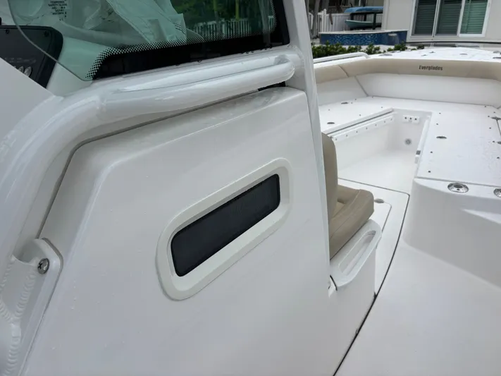  Yacht Photos Pics 2022 EVERGLADES 273 CC - Image 43