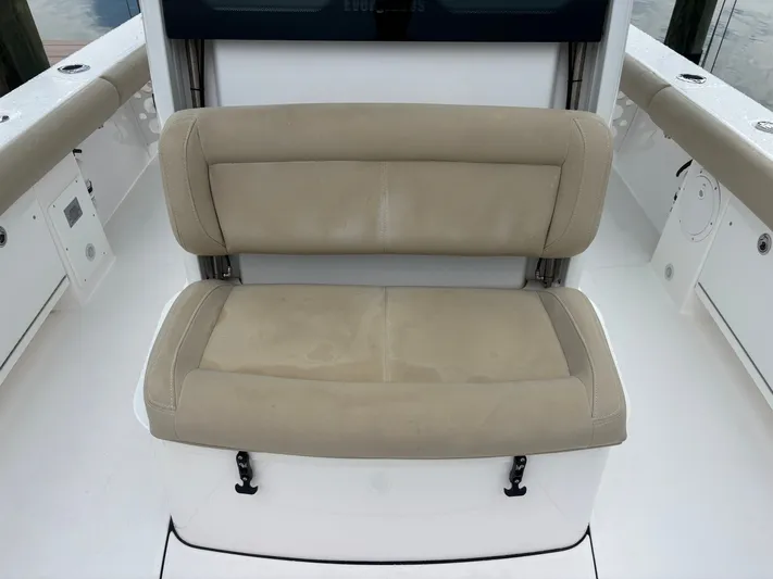  Yacht Photos Pics 2022 EVERGLADES 273 CC - Image 46