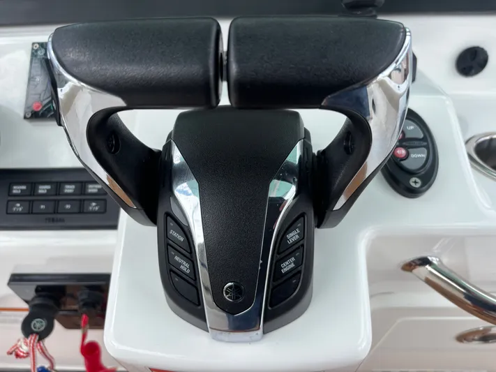  Yacht Photos Pics 2022 EVERGLADES 273 CC - Image 25