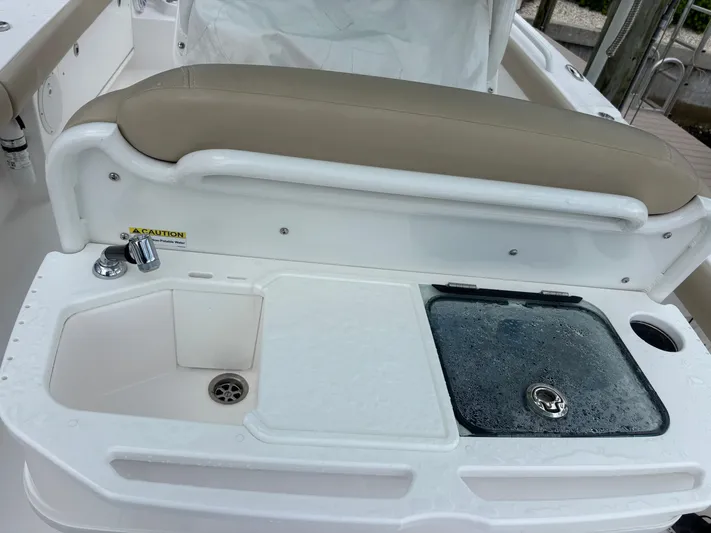  Yacht Photos Pics 2022 EVERGLADES 273 CC - Image 16