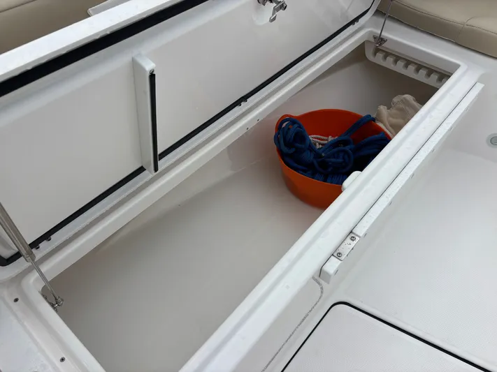  Yacht Photos Pics 2022 EVERGLADES 273 CC - Image 49