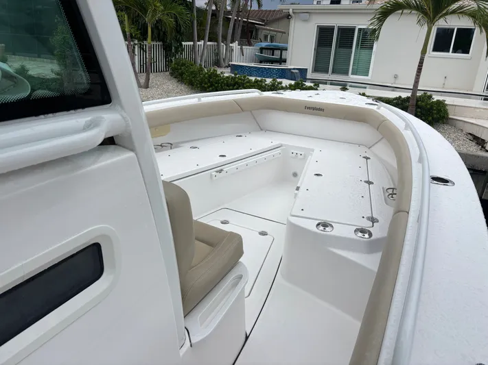  Yacht Photos Pics 2022 EVERGLADES 273 CC - Image 44