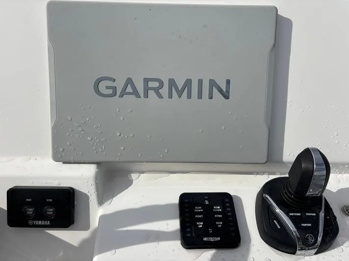  Yacht Photos Pics 2022 EVERGLADES 273 CC - Image 40