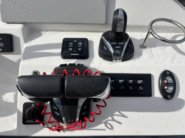  Yacht Photos Pics 2022 EVERGLADES 273 CC - Image 39