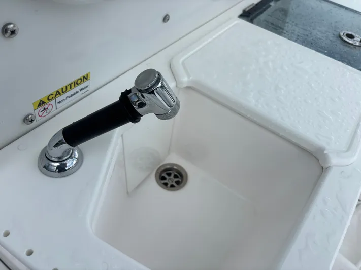  Yacht Photos Pics 2022 EVERGLADES 273 CC - Image 18