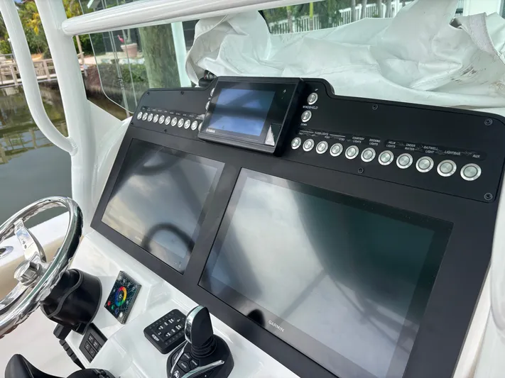  Yacht Photos Pics 2022 EVERGLADES 273 CC - Image 26