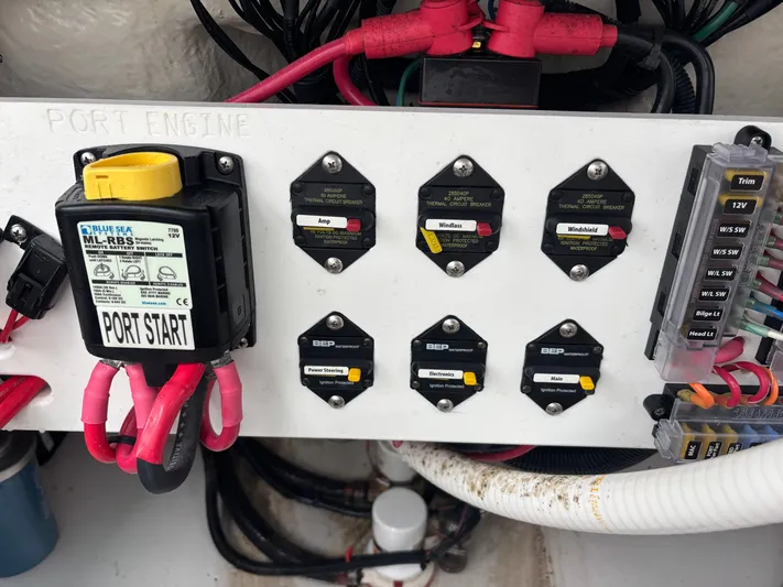  Yacht Photos Pics 2022 EVERGLADES 273 CC - Image 14