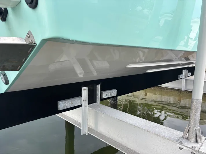  Yacht Photos Pics 2022 EVERGLADES 273 CC - Image 7