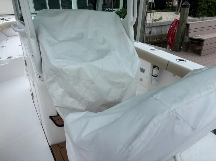  Yacht Photos Pics 2022 EVERGLADES 273 CC - Image 15