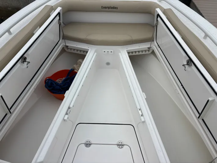  Yacht Photos Pics 2022 EVERGLADES 273 CC - Image 48
